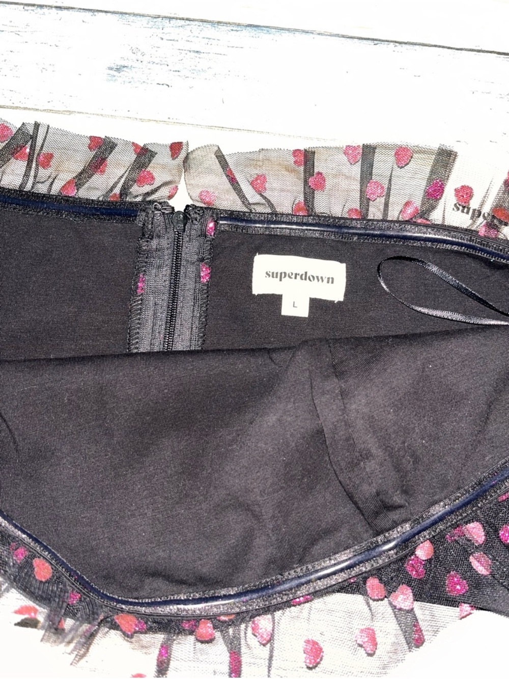 Superdown Black Pink Glitter Heart Mesh Ruffle Strapless Tube Crop Top L NWT - Picture 4 of 5